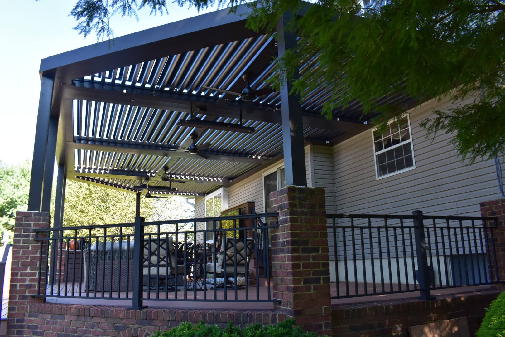 aluminum pergola built by the professionals at Barrett Outdoors